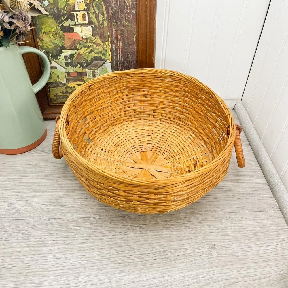 Vintage Handwoven Wicker Basket:‎ Farmhouse Decor